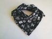 Trendy dámský bavlněný šátek - Pirátské lebky